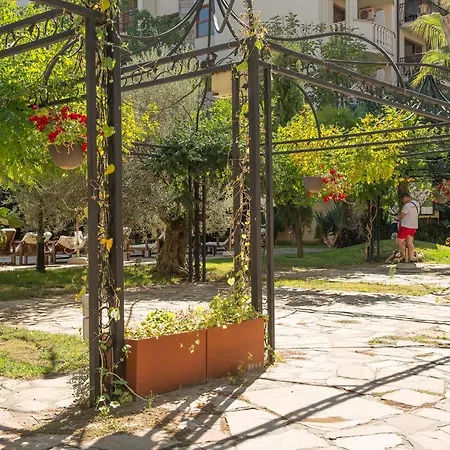 Cascadas Σάνι Μπιτς